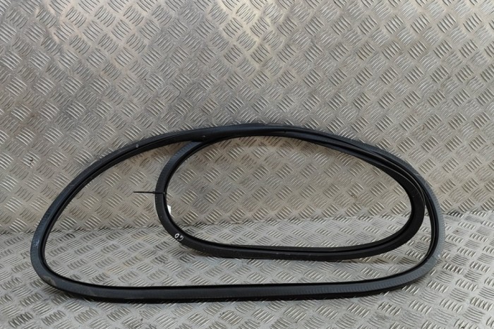 Garnitura ușă dreapta spate MERCEDES-BENZ GLE W167 2023 OEM: A0007271300 | 30769775