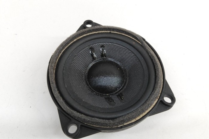 Difuzor ușă st&acirc;nga spate PORSCHE Taycan 2022 OEM: 9J1035413,9J1.035.413 25150080