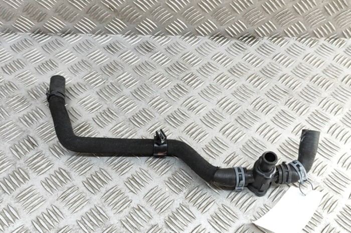 Furtun de lichid de răcire VW TOUAREG CR7 2023 OEM: 4M0145909AE,5Q0121113F 30907862