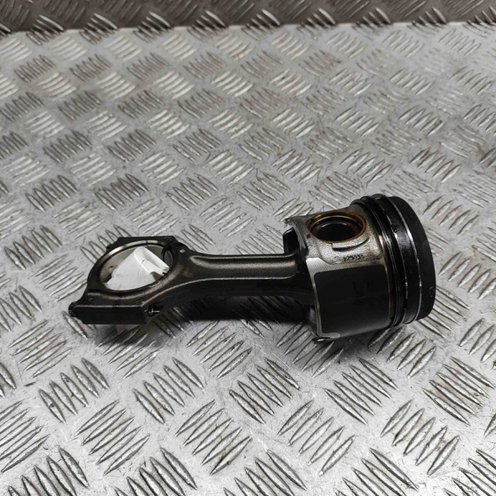 Piston BMW 4 Coupe F32, F82 2019 OEM: 8519401,8473777