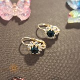 Cercei clasici placati cu aur , decor floare cu cristal zirconia albastru-marin, SaraTremo