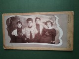 UNGARIA ,fotografie atelier fotografic HELIOS -BUDAPESTA distinsa doamna in tinuta deosebita cu cele trei fiice , anul 1907 .Dimensiuni 16 cm x 11 cm