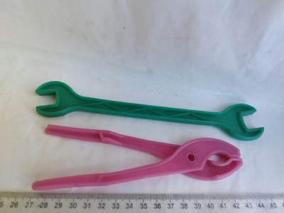 bnk jc Romania - lot 2 jucarii plastic din set unelte , anii `80 foto