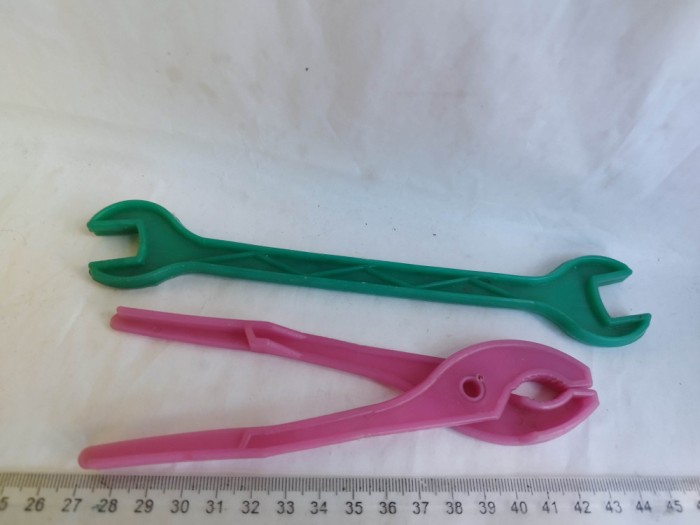 bnk jc Romania - lot 2 jucarii plastic din set unelte , anii `80