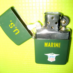 9837-Bricheta vintage US Marine sistem Zippo metal stare buna functionala.
