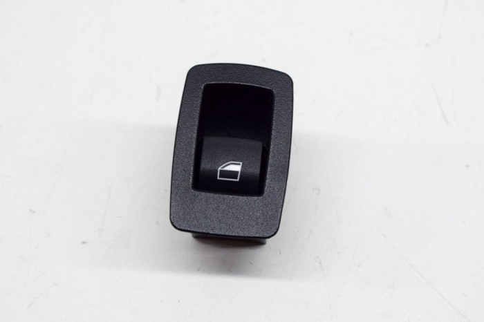 Buton geam ușă dreapta spate BMW 3 F30, F80 2014 OEM: 9208106 13980838