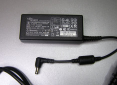 Alimentator laptop Fujitsu Siemens 0335C2065 20 Vdc 3.25A(1257) foto