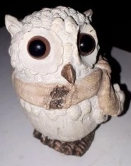 CY - Bufnita foarte frumoasa, din ipsos (lacuit subtire) / pentru colectie sau decor / impecabila H = 7,50 cm 70 g / fara marcaje