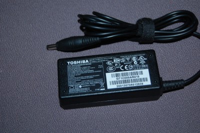Incarcator laptop Toshiba 19v 45w 2.37A model PA3822U-1AC mufa 5.5*2.5MM foto