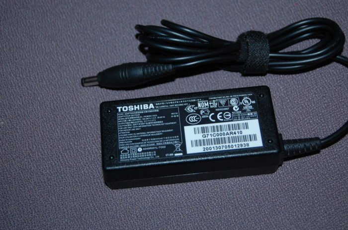Incarcator laptop Toshiba 19v 45w 2.37A model PA3822U-1AC mufa 5.5*2.5MM