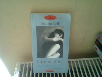 LUMINA ZILEI - GRAHAM SWIFT foto