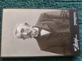 fotografie , anii 1890, vechi atelier Auerlich -Hermanstadt . Distins domn .dimensiuni 11 cm x 6 cm