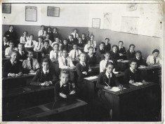 PM432N Eleve &icirc;n uniformă Straja Țării