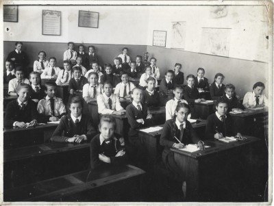 PM432N Eleve &amp;icirc;n uniformă Straja Țării foto