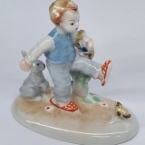 Baiat cu pui, iepure si cosulet cu oua vopsite - Bibelou portelan german Metzler &amp; Ortloff vintage