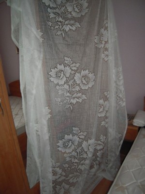 Perdea cu rejansa, alba, model floral, dim. Latime = 170cm, Inaltime = 230cm foto