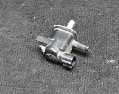 Supapa solenoid TOYOTA AURIS _E15_ 2009 OEM: 90910-TC002 1908670 foto