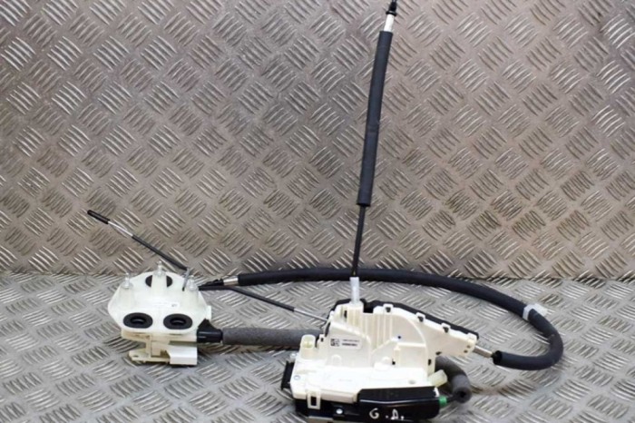 &Icirc;ncuietoare ușă dreapta spate MASERATI LEVANTE SUV M161 2023 OEM: 670216642,41356030 21114654