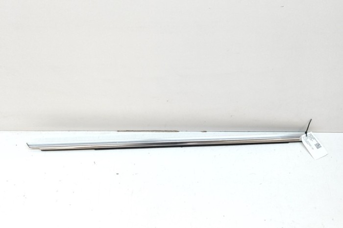 Chedar geam ușă dreapta față MERCEDES-BENZ C W206 2023 OEM: A2067201800 28034000