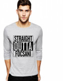 Cumpara ieftin Bluza barbati gri cu text negru - Straight Outta Focsani - L, THEICONIC