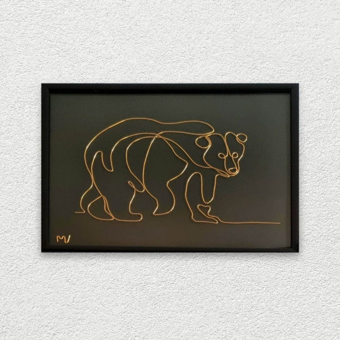 Urs, tablou sculptura din fir continuu de sarma placata cu aur,19&times;25 cm