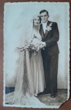 Fotografie tip carte postala, mire si mireasa, perioada interbelica