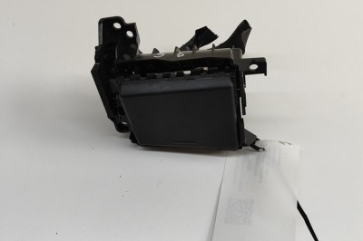 Port USB/AUX-In LEXUS CT ZWA10_ 2011 OEM: 58802-76010,58851-76010 30322305 foto