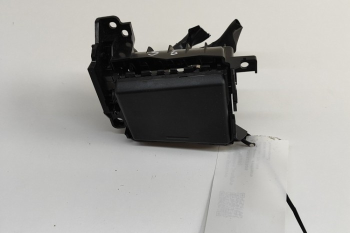 Port USB/AUX-In LEXUS CT ZWA10_ 2011 OEM: 58802-76010,58851-76010 30322305