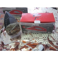 CLEANmaxx fier de călcat cu abur din oțel inoxidabil 1600W rosu