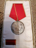 Medalie pentru Merite Deosebite in munca ,RSR 1972 ,bareta ,cutie si legitiamtie