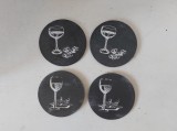Set 4 suporturi pahare piatră naturală ardezie, rondele negre gravate vin &amp; gustări &ndash; coastere elegante protecție masă bar bucătărie decor