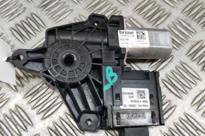 Motor macara geam ușă dreapta spate ALFA ROMEO GIULIA 952_ 2023 OEM: 71779158,C59654-102 28337561 foto