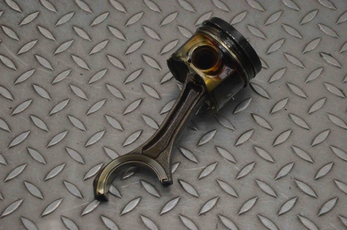 Piston AUDI Q7 4L 2011 OEM: bhs