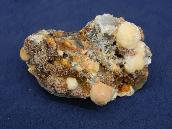 Specimen minerale - OUA DE CALCIT PE SIDERI + LIMONIT + CUART (AT1)