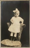 1922 Foto interbelică fetiță cochetă, atelier foto L. A. Hirsch din Poiesti / Prahova / istoria copilariei / moda la copii / stil de viata de colectie