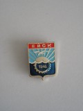 QW9 L 94 - insigna - tematica orase - Eisk - Fosta URSSS, Europa