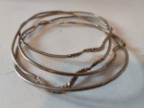 * 4 bratari metalice interconectate, forma deosebita, aspect argintat, vintage
