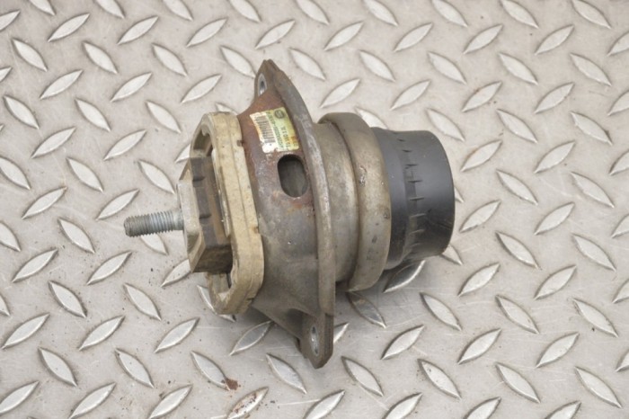 Suport motor st&acirc;nga LAND ROVER DISCOVERY IV L319 2015 OEM: AH226A003BA | 18254908