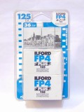 2 x Film foto alb negru ILFORD FP4 Plus 125 black &amp; white film 24x36 mm 36 exp - sigilat - expirat mai 2009