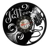 Ceas de perete decorativ realizat manual din disc de vinil, handmade, tematica Tattoo si Salon Tatuaje, ideal cadou pentru tatuatori si pasionati, Neg