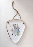 Farfurie decorativă Alka Kunst Bavaria &ndash; scenă golf, design vintage anii &rsquo;50, cu agățătoare pentru perete (21,5 &times; 18 cm), portelan