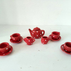 Set ceai miniatura ceramica, rosu cu buline albe, 11 piese, casa papusii decor