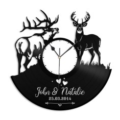 Ceas de perete decorativ realizat din disc de vinil, Model Cerbi in Natura, Text (PERSONALIZABIL), Negru, 30 cm
