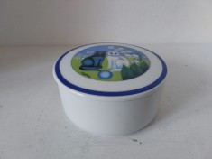 Cutie porțelan Arzberg Germany cu capac, decor &bdquo;Pisici&rdquo;, semnat Kathia &ndash; &Oslash;11 cm