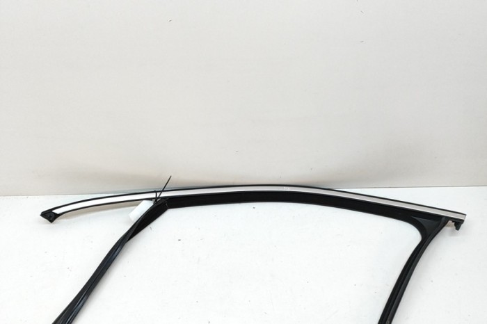 Bandou superior ușă st&acirc;nga față MERCEDES-BENZ C W206 2023 OEM: A2067256300 28034017