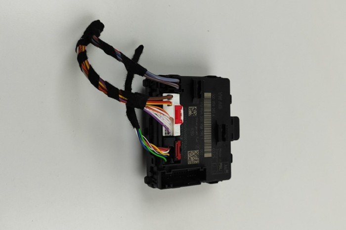Modul de control ușă st&acirc;nga față VW PASSAT Variant B8 3G5 2020 OEM: 5Q0959592K,5Q0959592F 30436293
