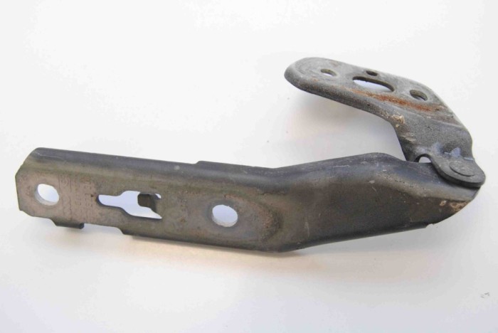 Balama capota dreapta față AUDI A6 Avant 4F5, C6 2010 OEM: F0823302 1702293