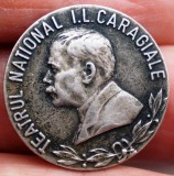 I.998 INSIGNA ROMANIA TEATRUL I.L. CARAGIALE 20mm, Romania 1900 - 1950