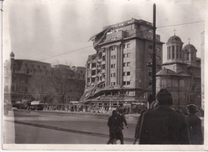 AMS @ - FOTO ORIGINALA, CUTREMURUL DIN 4 MARTIE 1977, BUCURESTI, RESTAURANTUL DUNAREA