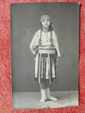 Fotografie tip carte postala, fetita in port popular, 1925